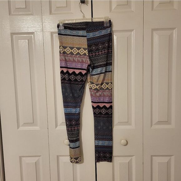 Multi-colored Aztec design leggings - Picture 4 of 5